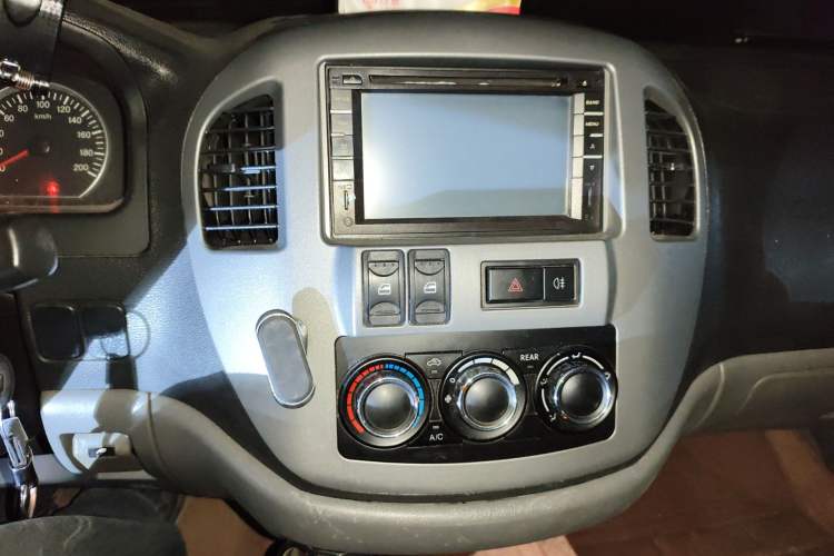 Used FORTHING Lingzhi 2014 V3 1.5L 7-Seater Comfort Model
