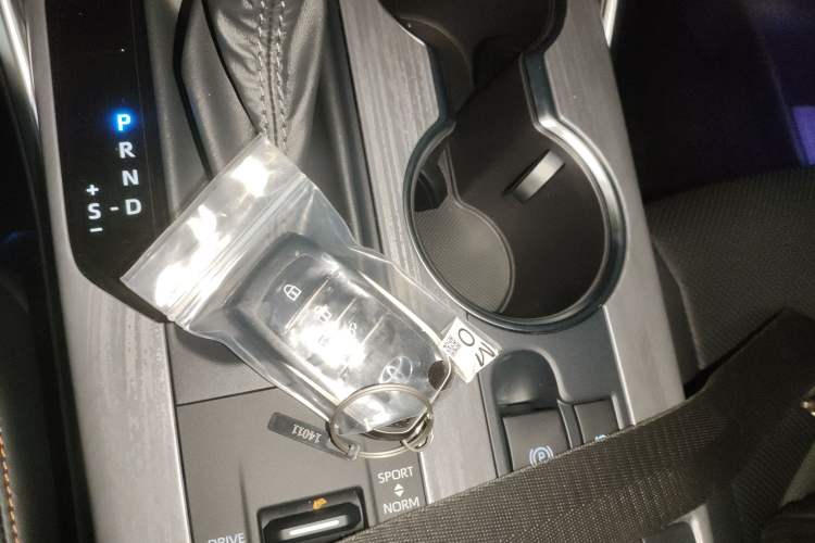 Used Toyota Crown Kluger 2026 Model 2.5L HEV All-Wheel-Drive Prestige Edition Interior 1