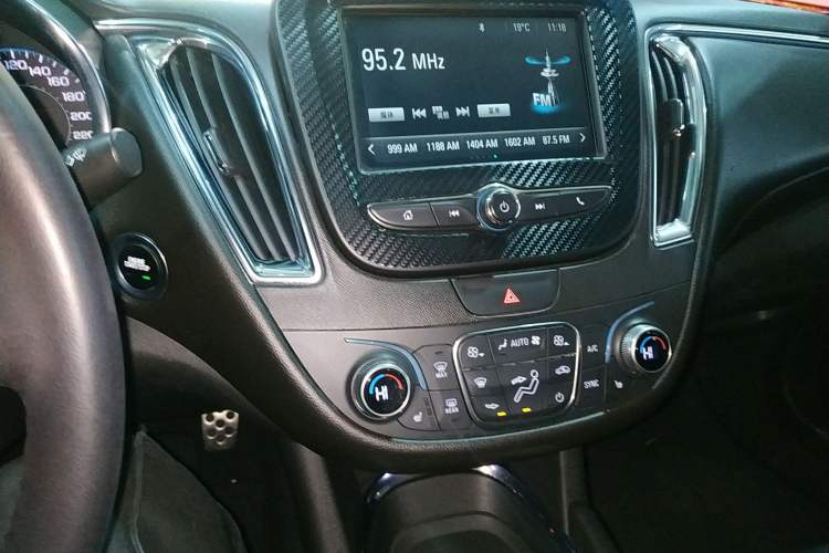 Used Chevrolet Malibu XL 2017 1.5T Automatic Ruichi Edition Audio And AC Panel