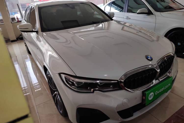 Used BMW 3 Series 2022 325Li M Sport Package Front Right 45 Deg