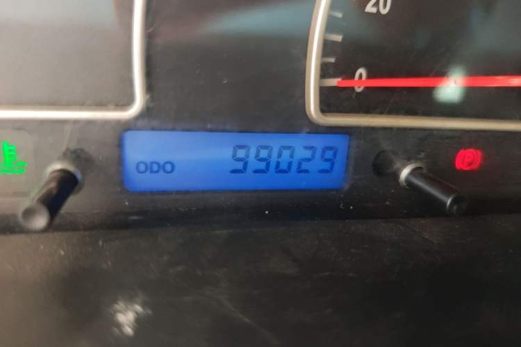 Used Dongfeng Shuaike 2013 Facelift 1.5L Manual Comfort 7-Seater China V Standard