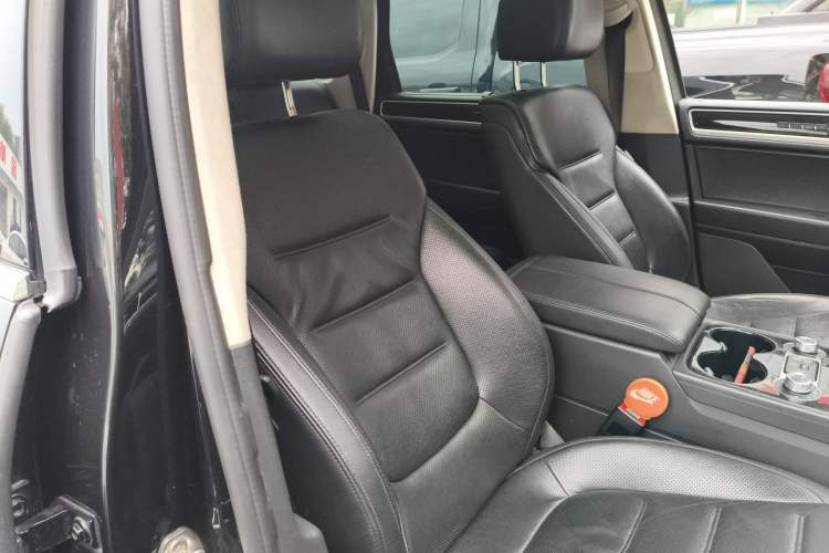 Used Volkswagen Touareg 2016 3.0 TSI High-End Version Right Front Seat