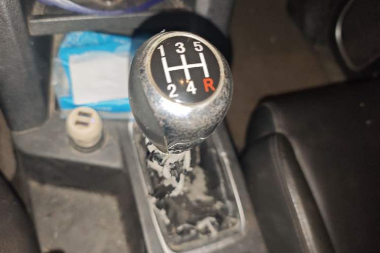 Used JMC Yuhu 5 2018 2.4T Classic Edition Diesel Manual Two-Wheel Drive Luxury Long-Wheelbase JX4D24A5L