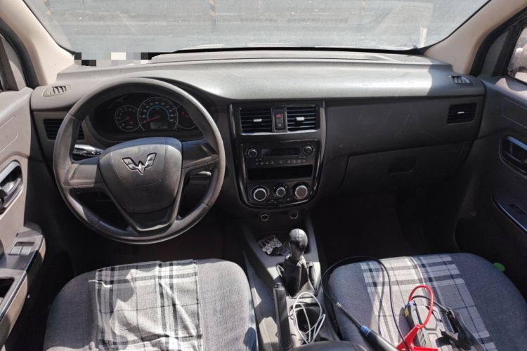 Used Wuling Rongguang V 2016 1.5L Standard Version Center Console