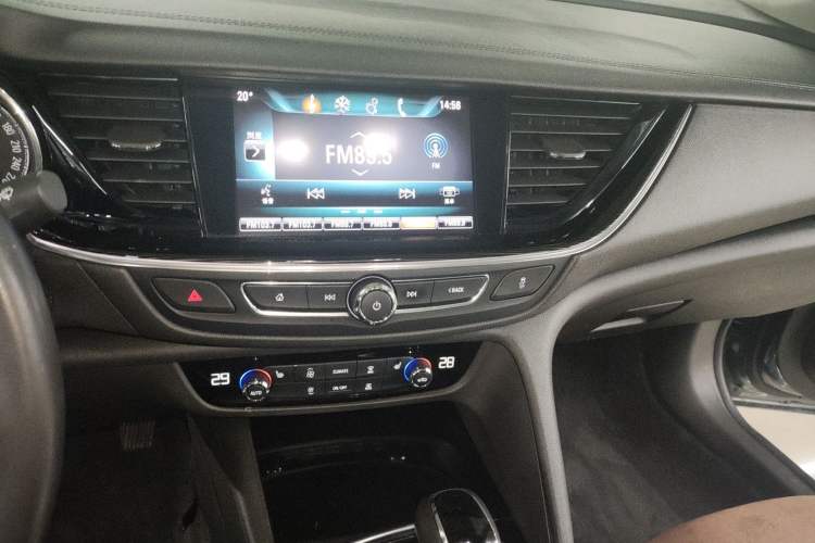 Used Buick Regal 2019 20T Elite Version China VI Standard Audio And AC Panel