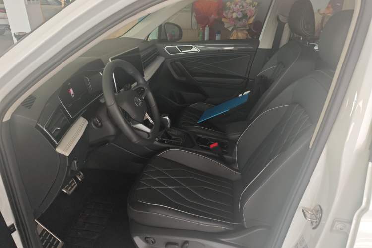 Used Volkswagen Tiguan L 2024 Outstanding Model 330TSI Automatic Two-Wheel Drive R-Line Dragon Glory Edition