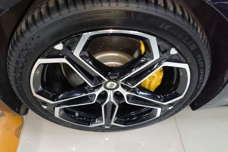 Used Xiaomi Auto SU7 2024 Four-Wheel Drive Ultra-Long Range Advanced Intelligent Driving Max Edition Left Front Wheel Hub