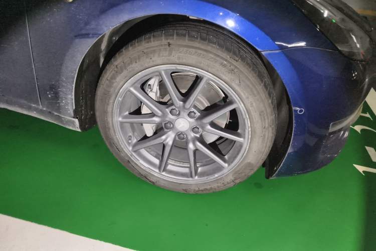 Used Tesla Model 3 2019 Long-Range Rear-Wheel-Drive Version