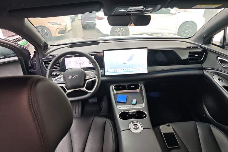 Used BYD Sealion 06 New Energy 2025 Model EV 605 Navigation Plus Edition Center Console