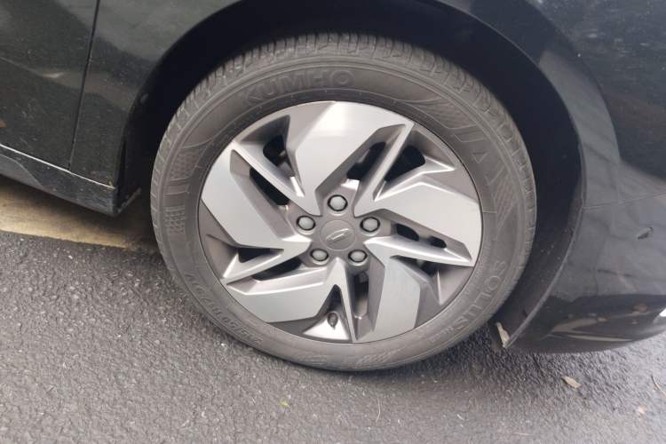 Used Geometry A 2021 Pro Enhanced High-Efficiency Range Version 600KM A600 PowerCube Edition Right Front Wheel Hub