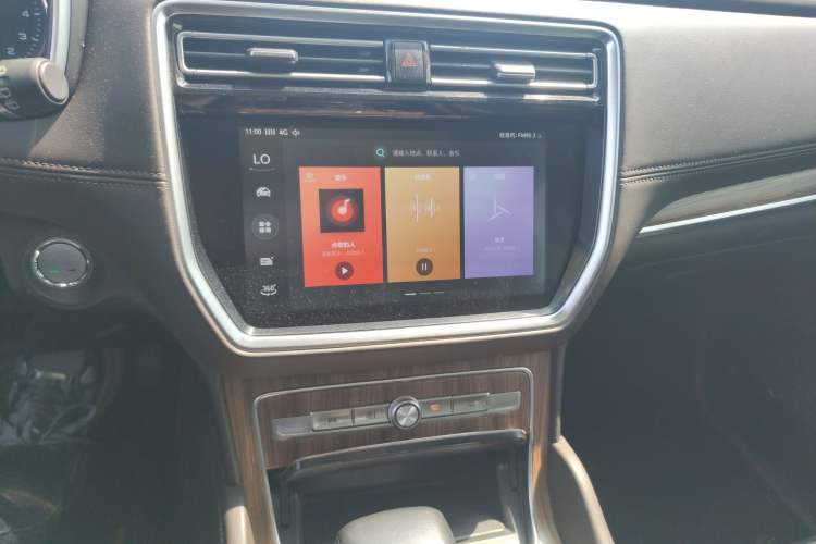 Used Roewe RX8 2019 30T Smart Connectivity Two-Wheel Drive Supreme Flagship Edition Audio And AC Panel