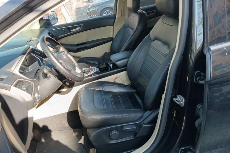 Used Ford Edge 2016 EcoBoost 245 Two-Wheel-Drive Titanium 5-Seater
