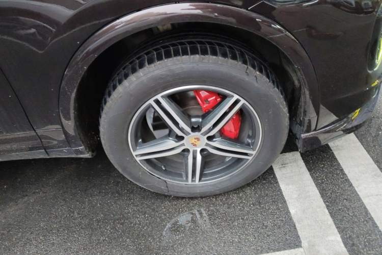 Used Porsche Cayenne 2014 Cayenne Platinum Edition 3.0T Right Front Wheel Hub