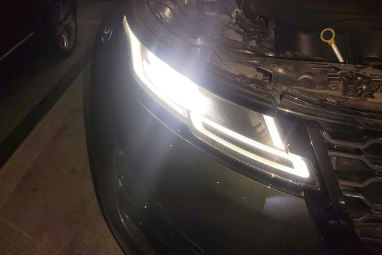 Used Land Rover Range Evoque 2022 Facelifted Aurora L 249 PS R-Dynamic Luxury Edition Right Front Headlight