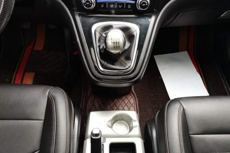 Used Haval H6 2016 Upgraded Model 1.5T Manual Two-Wheel Drive Urban Version
