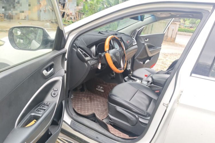 Used Hyundai Santa Fe 2013 2.4L Automatic 2WD Comfort Edition Driver Seat