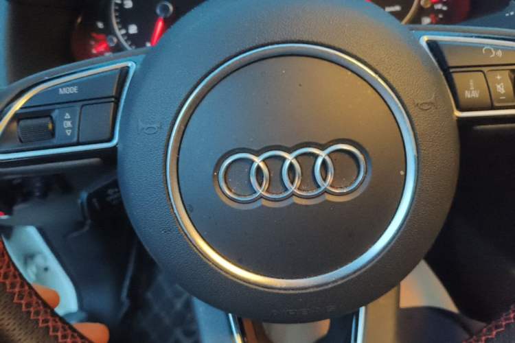 Used Audi Q5 2018 Collector's Edition 40 TFSI Technology Model
