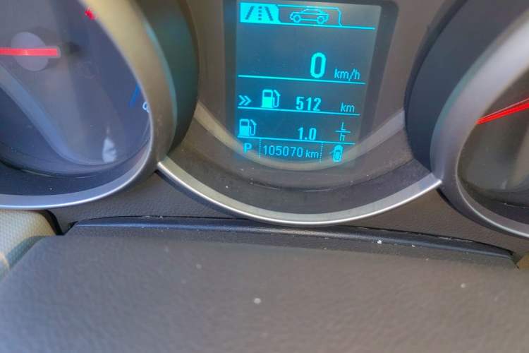 Used Chevrolet Cruze 2015 1.5L Classic SE AT Odometer Close Up