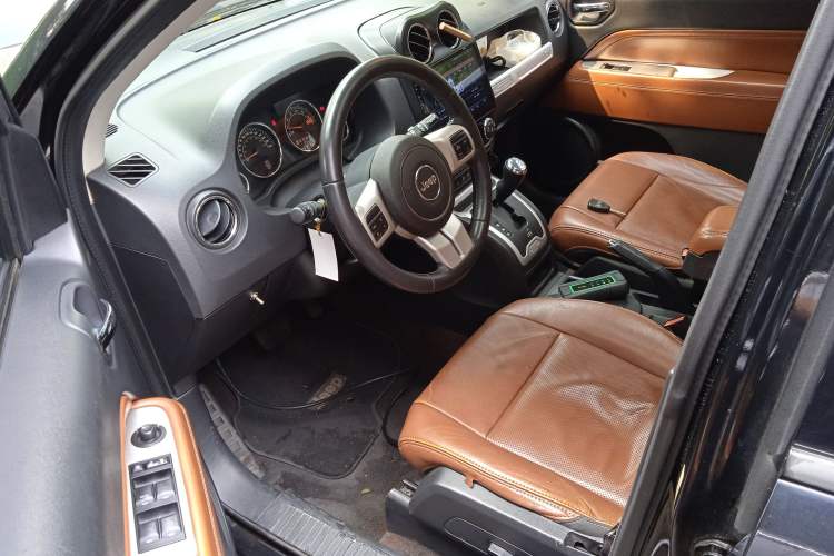 Used Jeep Compass 2014 2.4L four-wheel drive luxury version Driver Seat