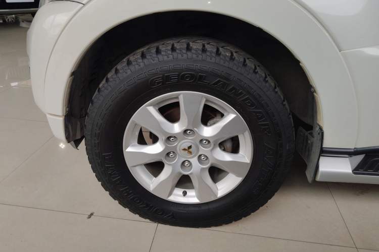 Used Mitsubishi Pajero 2018 3.0L Automatic Standard Edition Left Front Wheel Hub