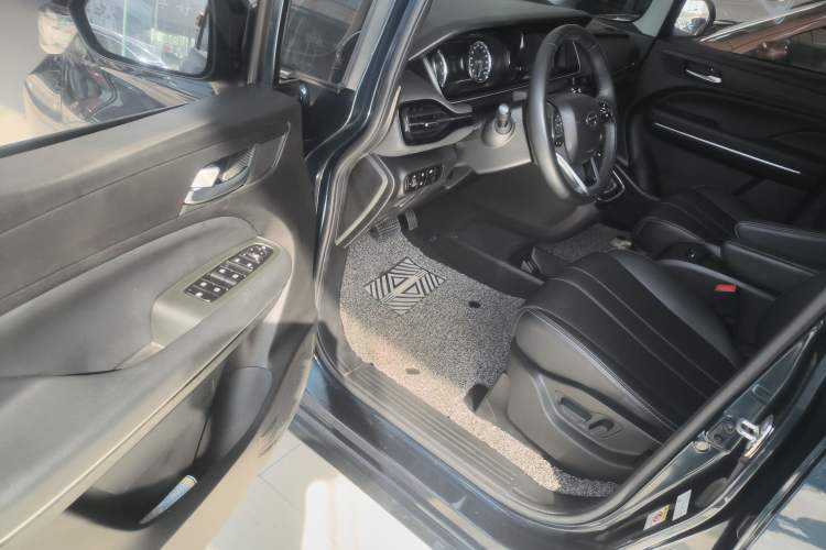 Used GAC Trumpchi M6 2021 270T DCT Luxury Edition (7-seater) Driver Seat