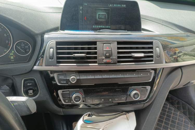 Used BMW 3 Series 2018 320Li Fashion Model Audio And AC Panel