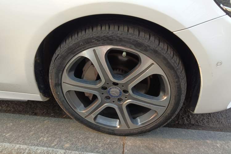 Used Mercedes-Benz E-Class 2016 E 300 L Sporty and Stylish Model
