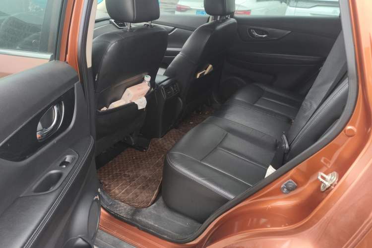 Used Nissan X-Trail 2014 2.5L CVT Leading Edition 4WD Left Rear Seat