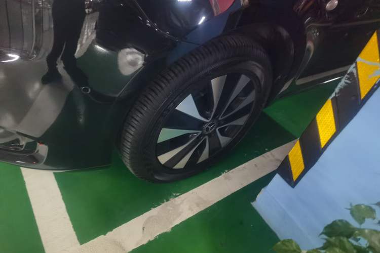 Used Mercedes-Benz Vito 2023 2.0T Business Version 7 Seats Left Front Wheel Hub