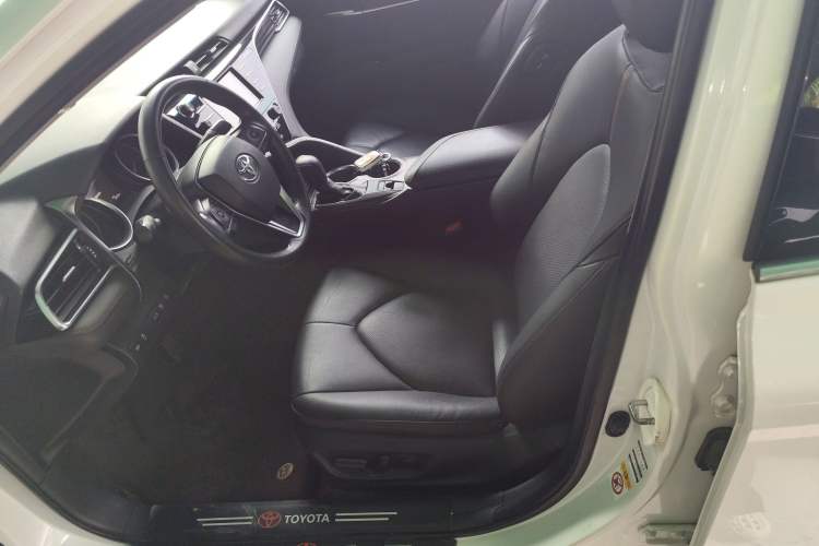 Used Toyota Camry 2018 2.0G Luxury Edition
