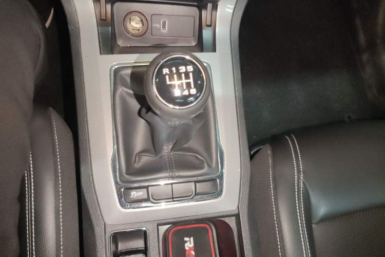 Used Roewe RX5 2018 20T Two-Wheel Drive Manual Flagship Edition