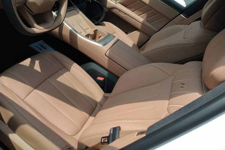 Used ONVO Luxeed L90 2025 Model—Ultra Six-Seater Version Left Front Seat