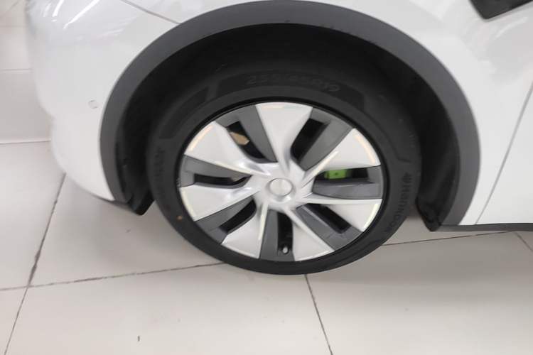 Used Tesla Model Y 2021 Long-Range All-Wheel-Drive Version 3D7
