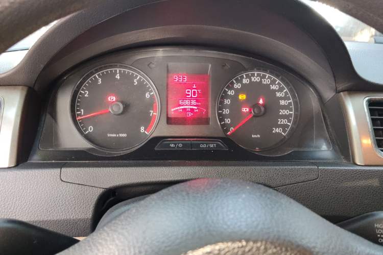 Used Volkswagen Santana 2015 1.6L Manual Comfort Edition