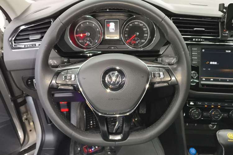 Used Volkswagen Tiguan L 2018 330TSI Automatic Two-Wheel Drive Luxury Edition
