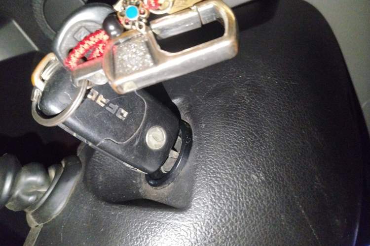 Used Dongfeng Yufeng 2020 2.3T Economy Logistics Vehicle Short Wheelbase Low Roof 5-9 Seater WP2.3
