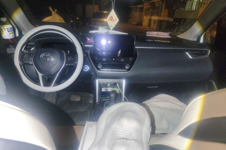 Used Toyota FRONTLANDER 2023 2.0L Smart Electric Hybrid Dual-Engine Leading Edition Center Console