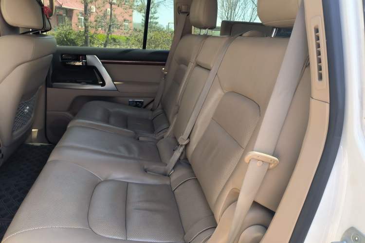 Used Toyota Land Cruiser 2012 4.6L Automatic VX-R Left Rear Seat