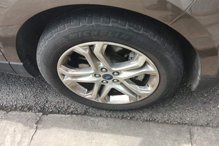 Used Ford Edge 2015 2.0T GTDi Two-Wheel-Drive High-Line Version
