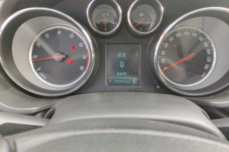 Used Buick Regal 2014 1.6T Fashionable Tech Edition Odometer Close Up