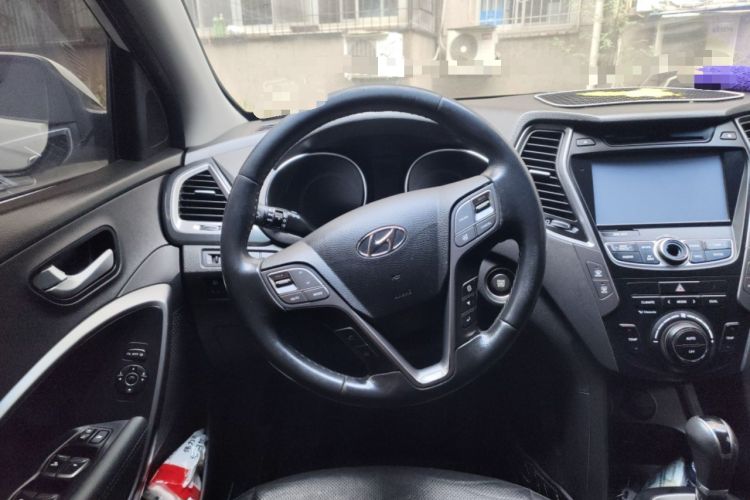 Used Hyundai Santa Fe 2015 2.0T Automatic Two-Wheel Drive Smart Version 5 Seats