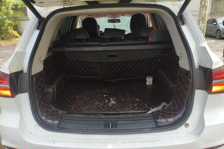 Used Roewe RX5 2018 30T Two-Wheel Drive Automatic Internet Platinum Edition Trunk