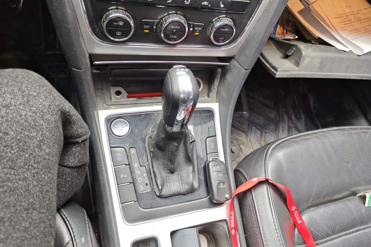 Used Volkswagen Passat 2015 1.8TSI DSG Prestige Edition Gear Lever