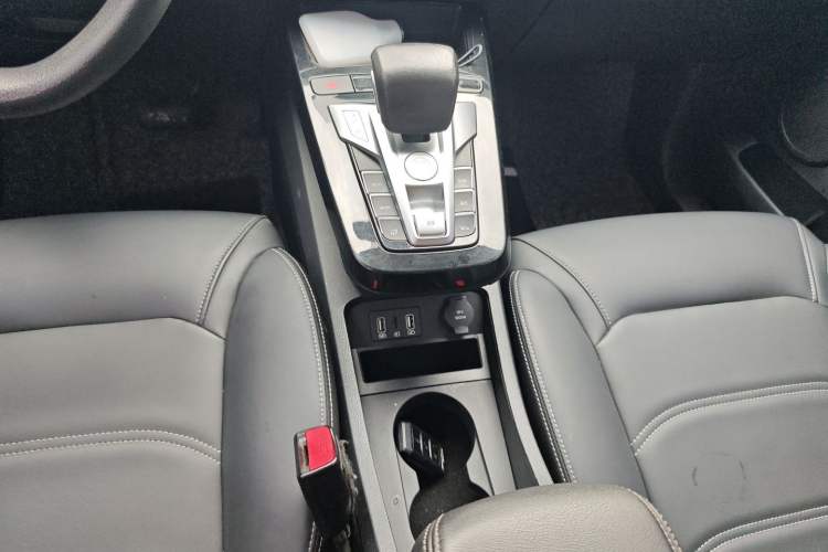 Used BYD Yuan New Energy 2019 EV535 Smart Connect Trendsetting Model Gear Lever