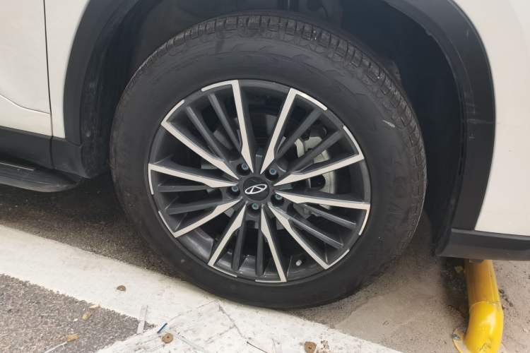 Used Chery Tiggo 8 PRO 2025 290T Two-Wheel-Drive Luxury Edition Right Front Wheel Hub