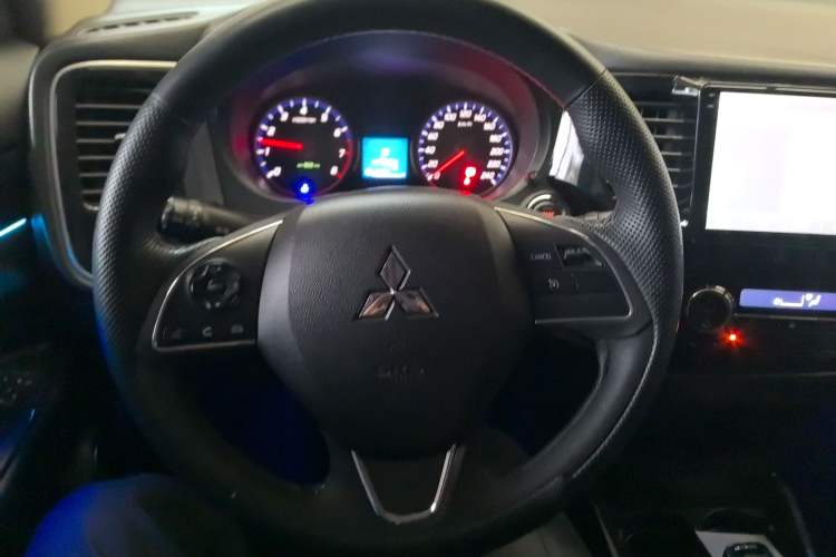 Used Mitsubishi Outlander 2018 2.0L Two-Wheel Drive Glory Edition 5 Seats