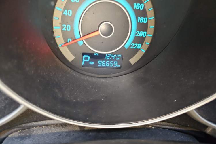 Used CHANGAN Eado 2014 1.6L Automatic Luxury Model Odometer Close Up