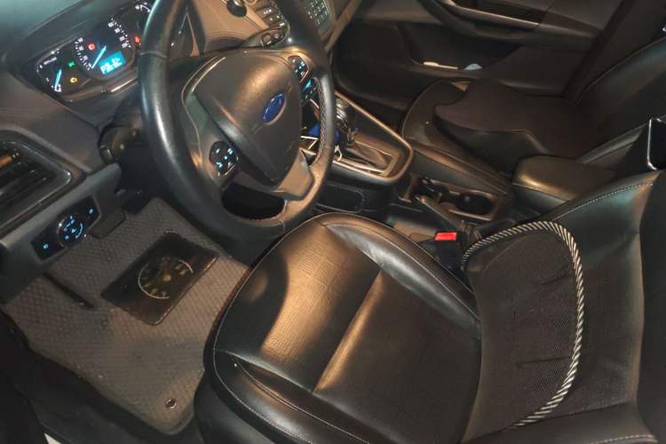 Used Ford Escort 2015 1.5L Automatic Fashion Model Left Front Seat