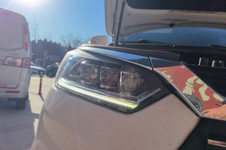 Used BYD Song New Energy 2019 Song EV500 Smart Connect Elite Model Right Front Headlight