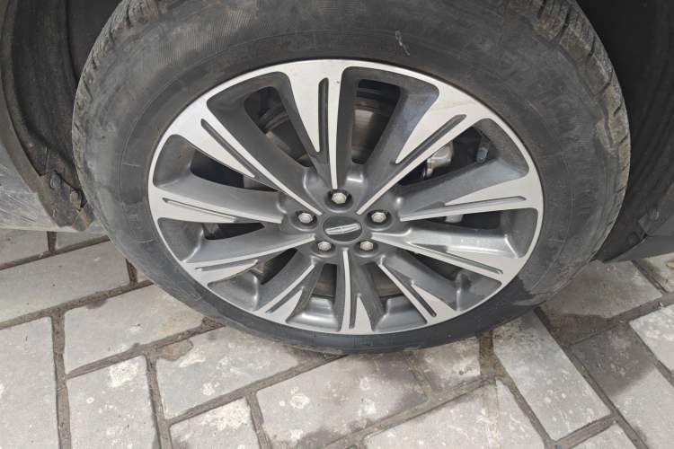 Used Lincoln Corsair 2022 Revised Version 2.0T Two-Wheel Drive Luxury Edition Right Front Wheel Hub